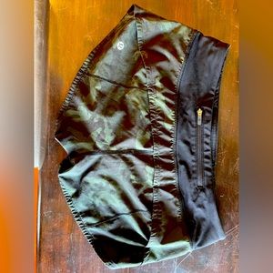 Lululemon size 4 2.5”